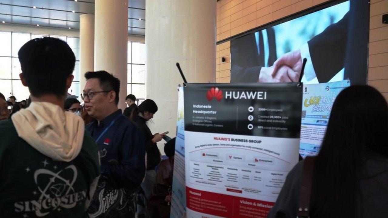 Perhimpunan Mahasiswa Indonesia di Tiongkok (PERMIT) Beijing sukses menggelar Bursa Kerja PERMIT Beijing, menarik 1.300 peminat dari berbagai negara dan menawarkan prospek karier menjanjikan di kancah internasional.