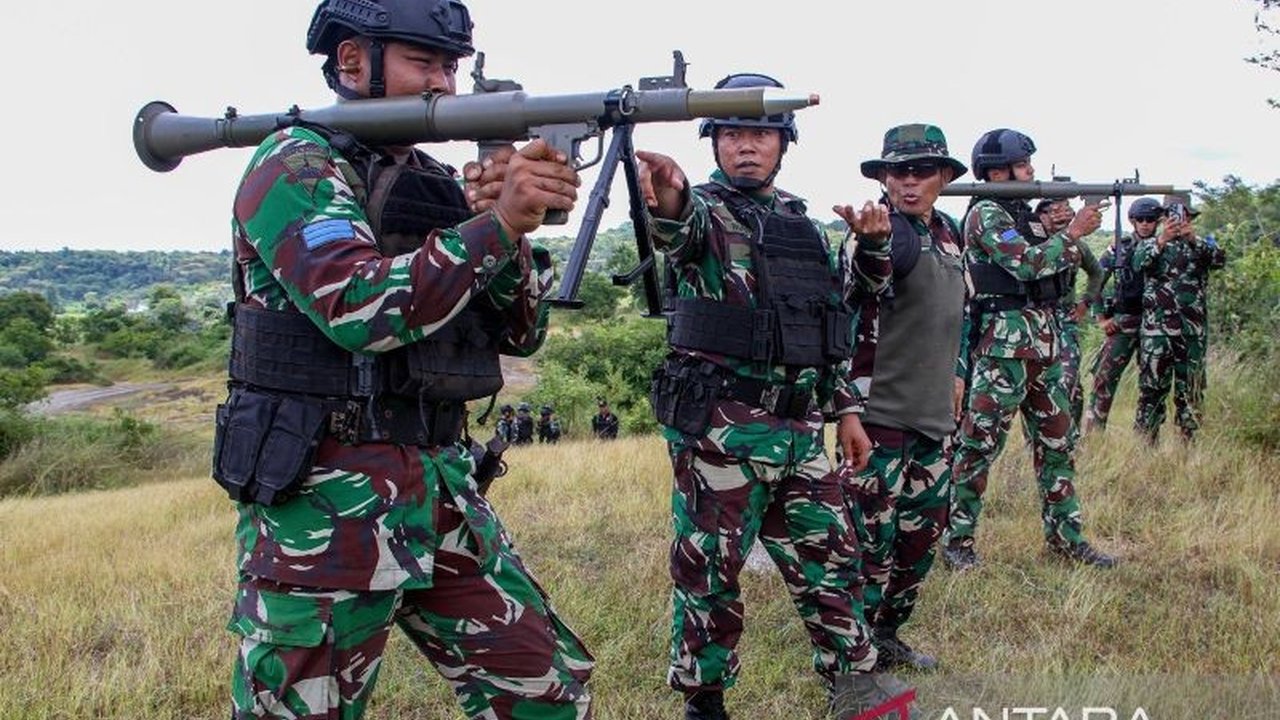 Prajurit Yonif 3 Marinir mengasah kemampuan tempur melalui uji ketepatan senjata bantuan di Situbondo. Latihan ini bertujuan meningkatkan profesionalisme dan memastikan kesiapan alutsista untuk tugas negara.