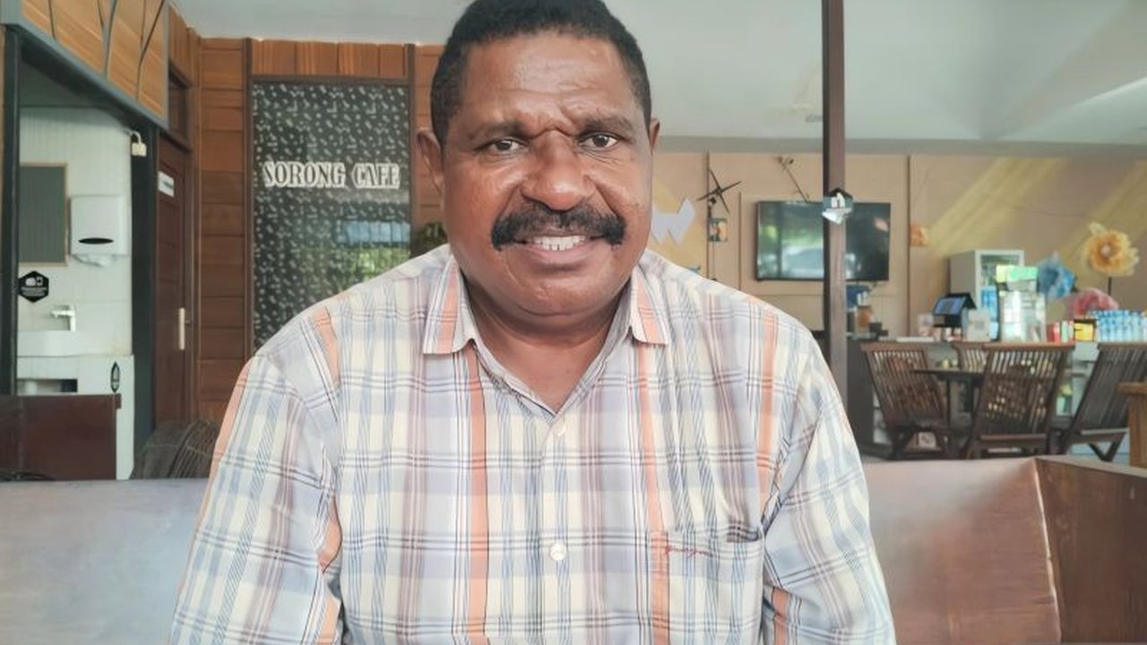 Pemerintah Kabupaten (Pemkab) Tambrauw terus berupaya meningkatkan kualitas Sumber Daya Manusia (SDM) Orang Asli Papua melalui optimalisasi Program Afirmasi Pendidikan Menengah (Adem) dan Afirmasi Pendidikan Tinggi (Adik), membuka akses pendidikan luas ba