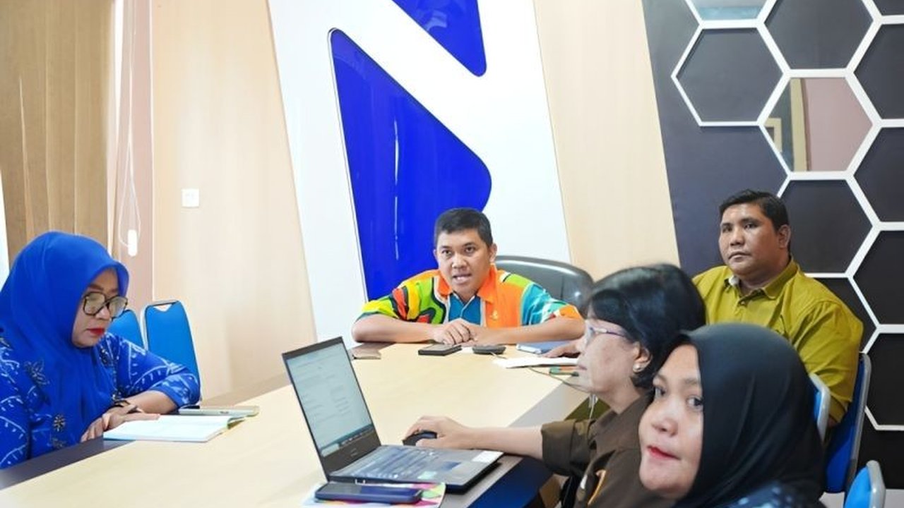 Pemerintah Provinsi Sulawesi Tengah memperkuat upaya penanganan disinformasi melalui studi tiru Klinik Hoaks Jawa Timur, bertujuan memberikan informasi akurat dan meningkatkan kesadaran publik.