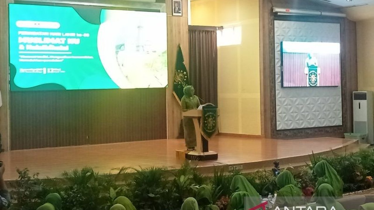 Menteri Pemberdayaan Perempuan dan Perlindungan Anak (PPPA) Arifatul Choiri Fauzi menyoroti vitalnya peran perempuan dalam membentuk generasi penerus yang unggul dan berkualitas, khususnya dalam peringatan Harlah ke-80 Muslimat NU.