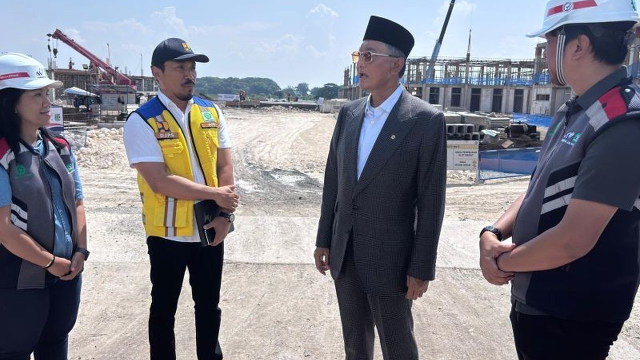 Menteri Pekerjaan Umum Dody Hanggodo mengungkapkan kekesalannya terhadap progres Proyek Sekolah Rakyat Nganjuk yang jauh tertinggal, memicu dugaan ketidakberesan dan ancaman evaluasi menyeluruh.