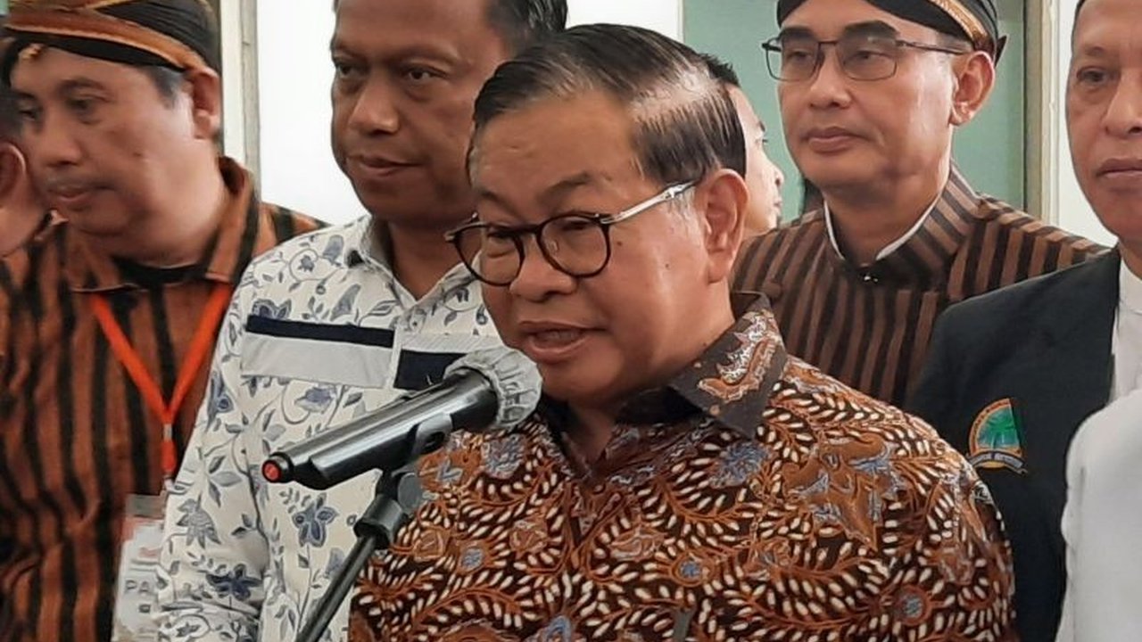 Gubernur DKI Jakarta Pramono Anung akan mengadakan dialog langsung dengan petugas PPSU pekan depan, menanggapi kontroversi penggunaan AI di Kalisari serta mengapresiasi kinerja positif PPSU.