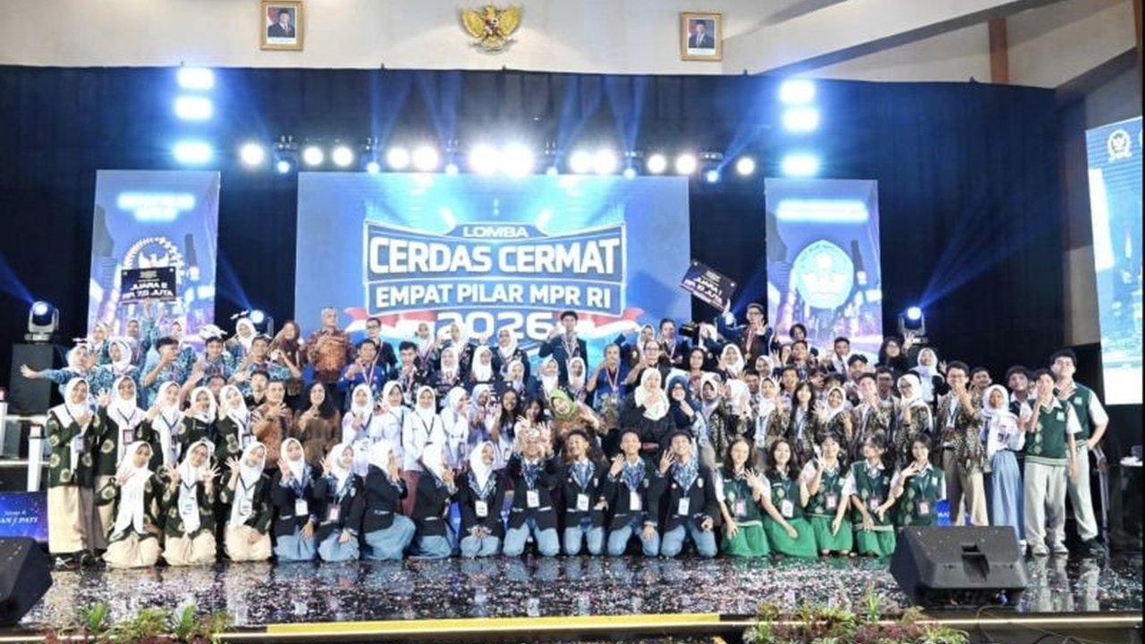 SMAN 1 Klaten berhasil menjadi juara pertama Lomba Cerdas Cermat MPR 2026 Jateng, mengalahkan sembilan sekolah unggulan. Mereka akan mewakili provinsi di tingkat nasional, membawa harapan untuk mempertahankan gelar juara bagi Jawa Tengah.
