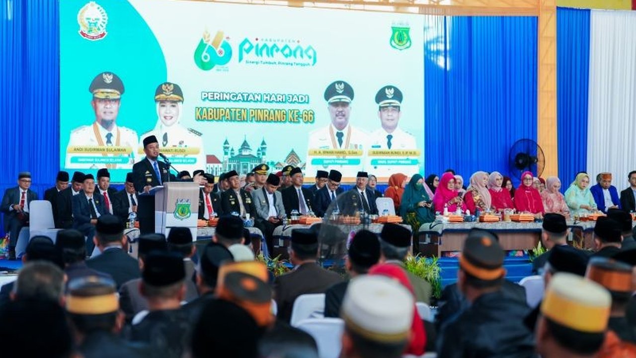 Gubernur Sulawesi Selatan Andi Sudirman Sulaiman menegaskan komitmennya dalam Penguatan Infrastruktur Pinrang, meliputi jalan dan irigasi, guna mendongkrak perekonomian daerah serta kesejahteraan masyarakat.