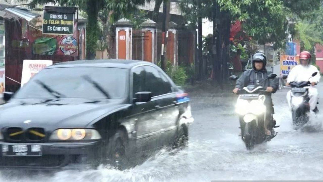 DPRD Kota Malang mendesak pemerintah daerah mengoptimalkan pemanfaatan data dalam merumuskan kebijakan. Langkah ini krusial untuk mengatasi masalah perkotaan seperti banjir dan kemacetan secara efektif dan berkelanjutan.