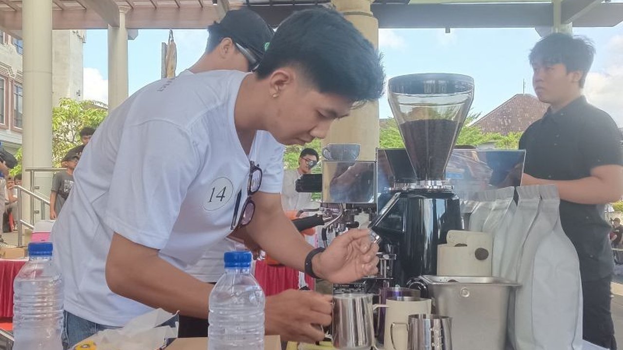 Pemerintah Kabupaten Gianyar serius menggarap potensi pemuda melalui wadah Kreativitas Barista Gianyar, mendorong inovasi di sektor ekonomi kreatif dan menekan angka pengangguran. Simak upaya selengkapnya!