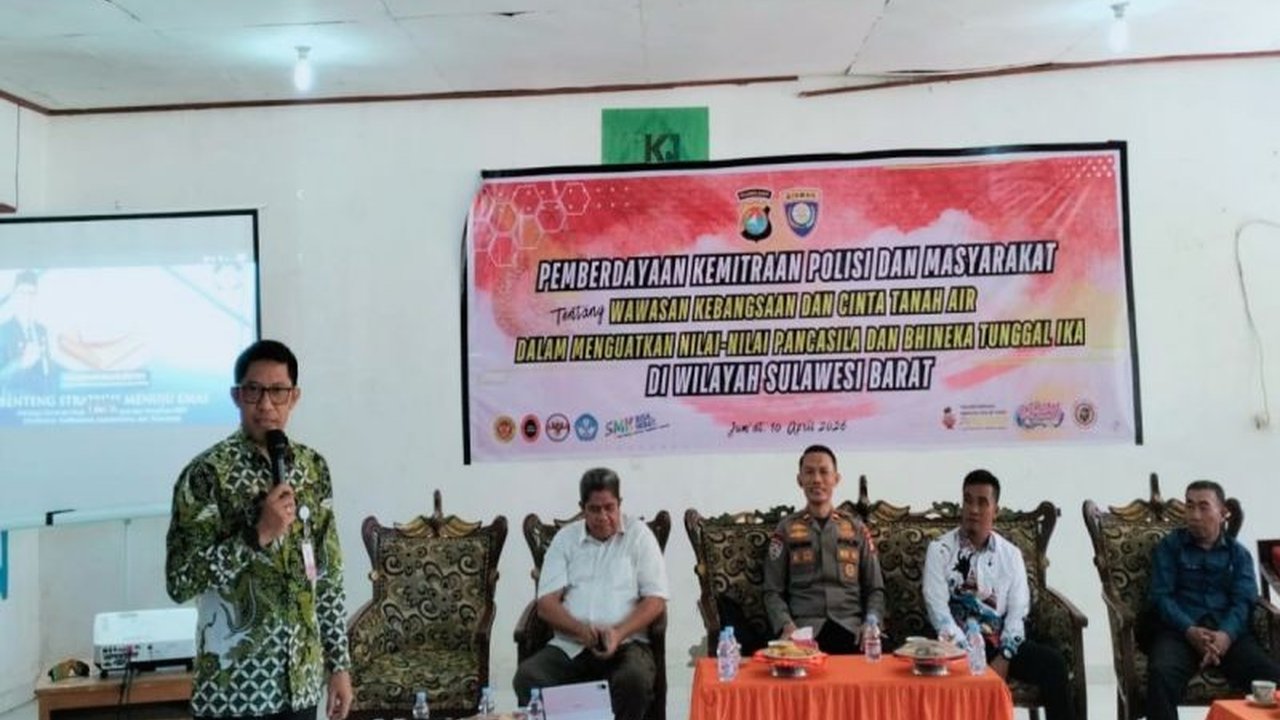 Kesbangpol Sulbar menegaskan **peran pemuda tangkal radikalisme** sebagai garda terdepan, mengubah paradigma lama menjadi agen perubahan, persatuan, dan perdamaian demi masa depan bangsa.