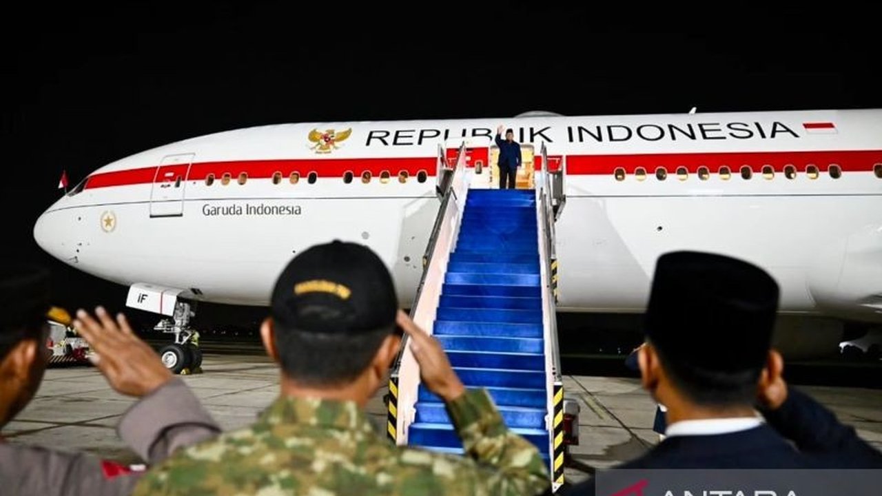 Presiden Prabowo Subianto bertolak untuk Kunjungan Prabowo ke Moskow, bertemu Presiden Putin membahas isu strategis ketahanan energi dan geopolitik dunia yang krusial di tengah dinamika global.
