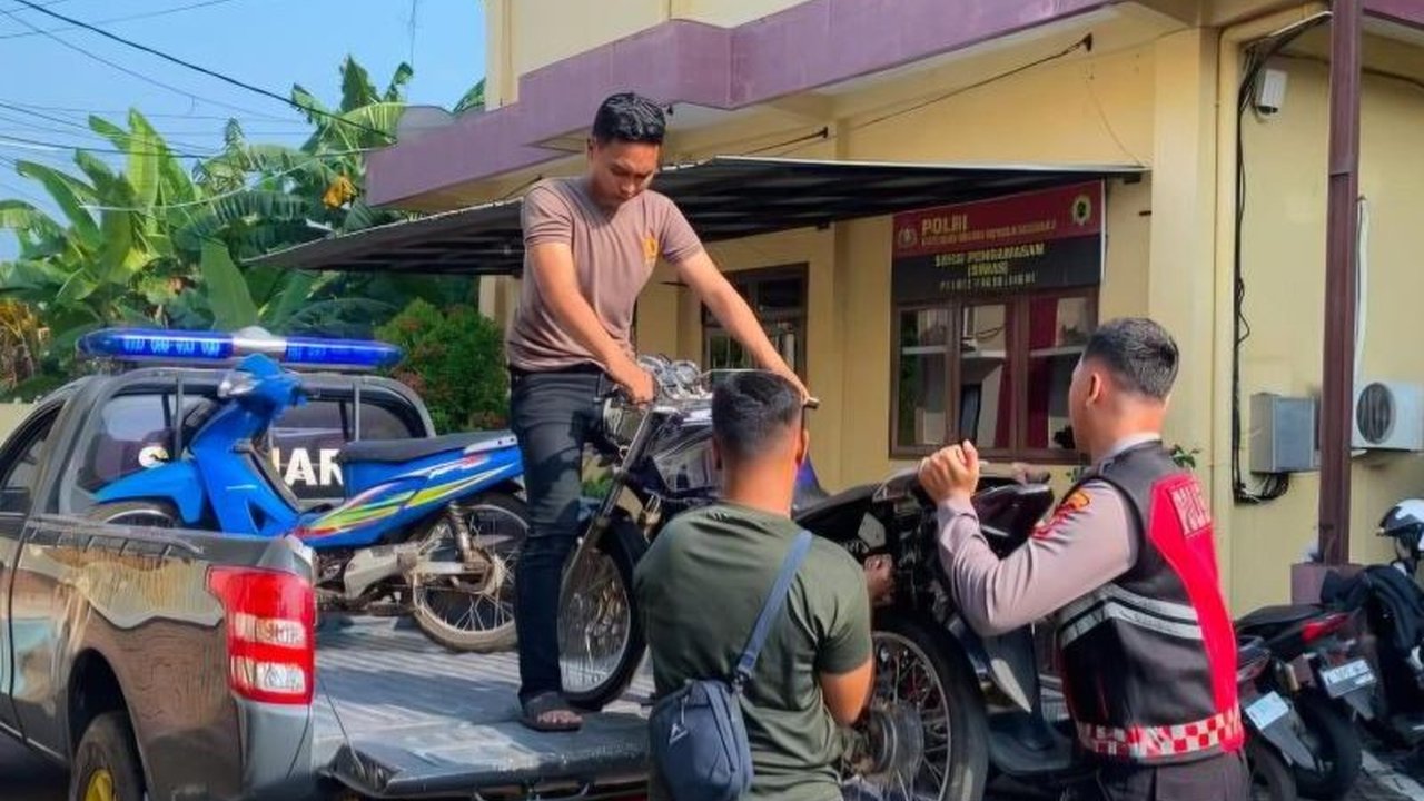 Polres Probolinggo bertindak tegas membubarkan aksi balap liar yang meresahkan warga di Kecamatan Dringu, mengamankan puluhan motor modifikasi dan memberikan pembinaan kepada remaja yang terlibat.