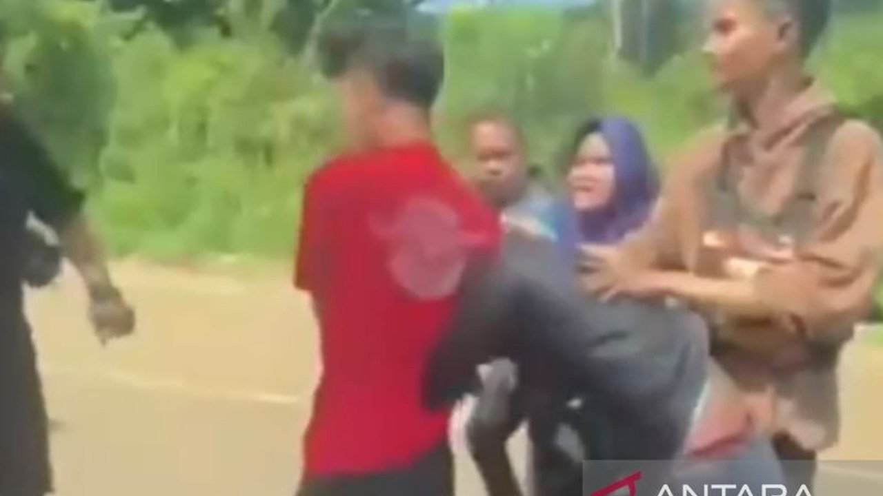 Kepolisian Resor Cianjur berhasil melakukan Penangkapan Pelaku Curanmor Cianjur berinisiasi AR (43) di Cibeber, setelah korban memancing pelaku yang menjual motor curiannya via media sosial.