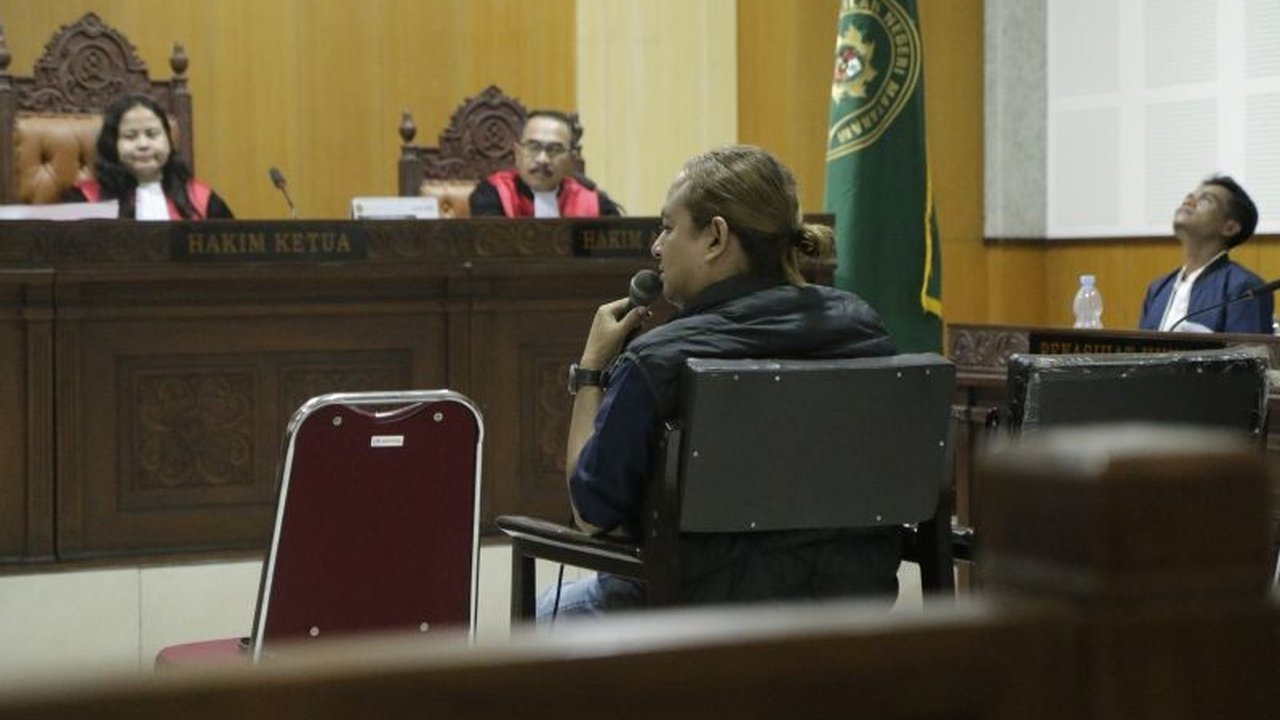 Anggota DPRD NTB Abdul Rahim menolak tawaran suap Rp150 juta terkait program direktif Gubernur, mengungkap modus Penolakan Suap Legislator NTB dalam persidangan.