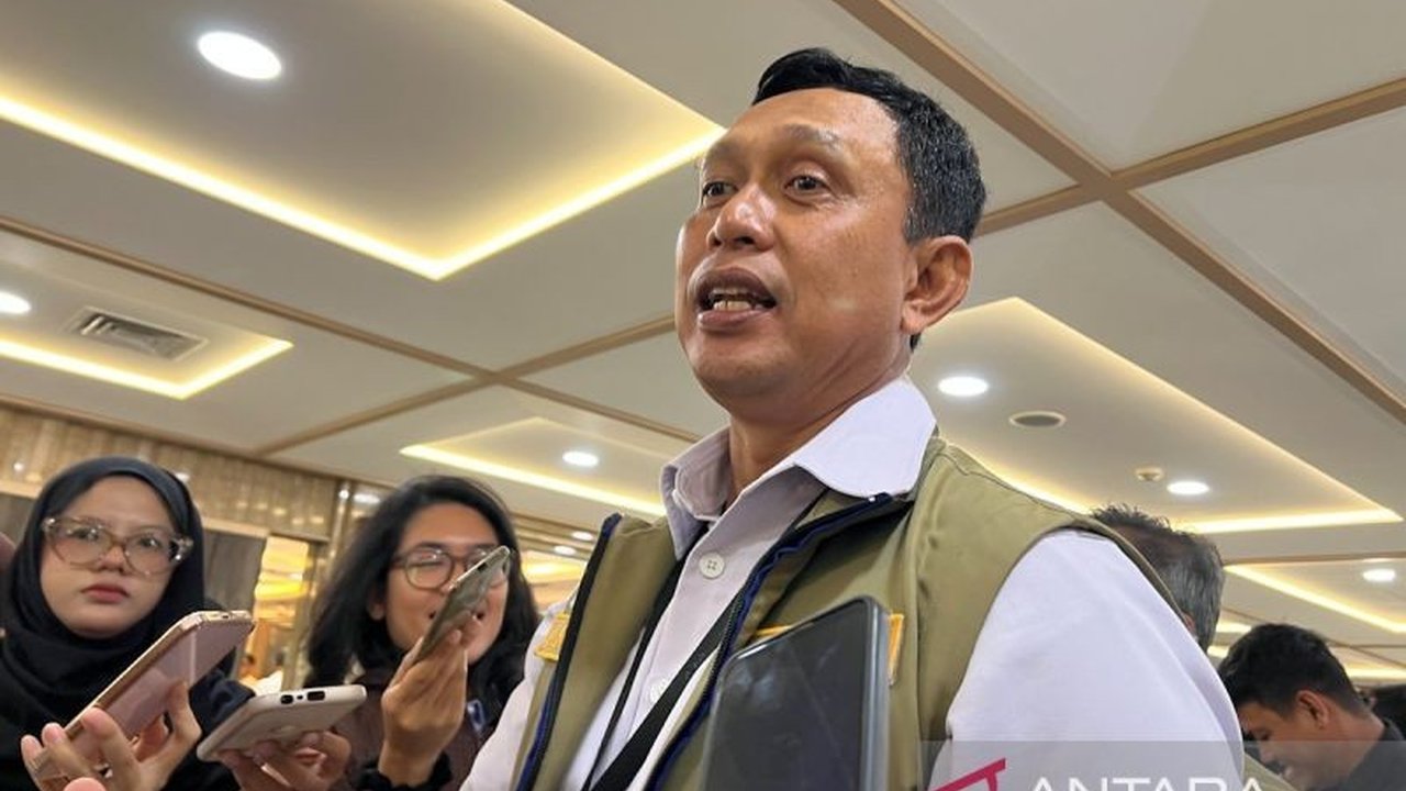 Direktur Utama Perum Bulog yakin dapat mencapai Bulog Target Beras 4 Juta Ton pada Juli 2026, meskipun ancaman El Nino membayangi, dengan strategi percepatan penyerapan gabah.