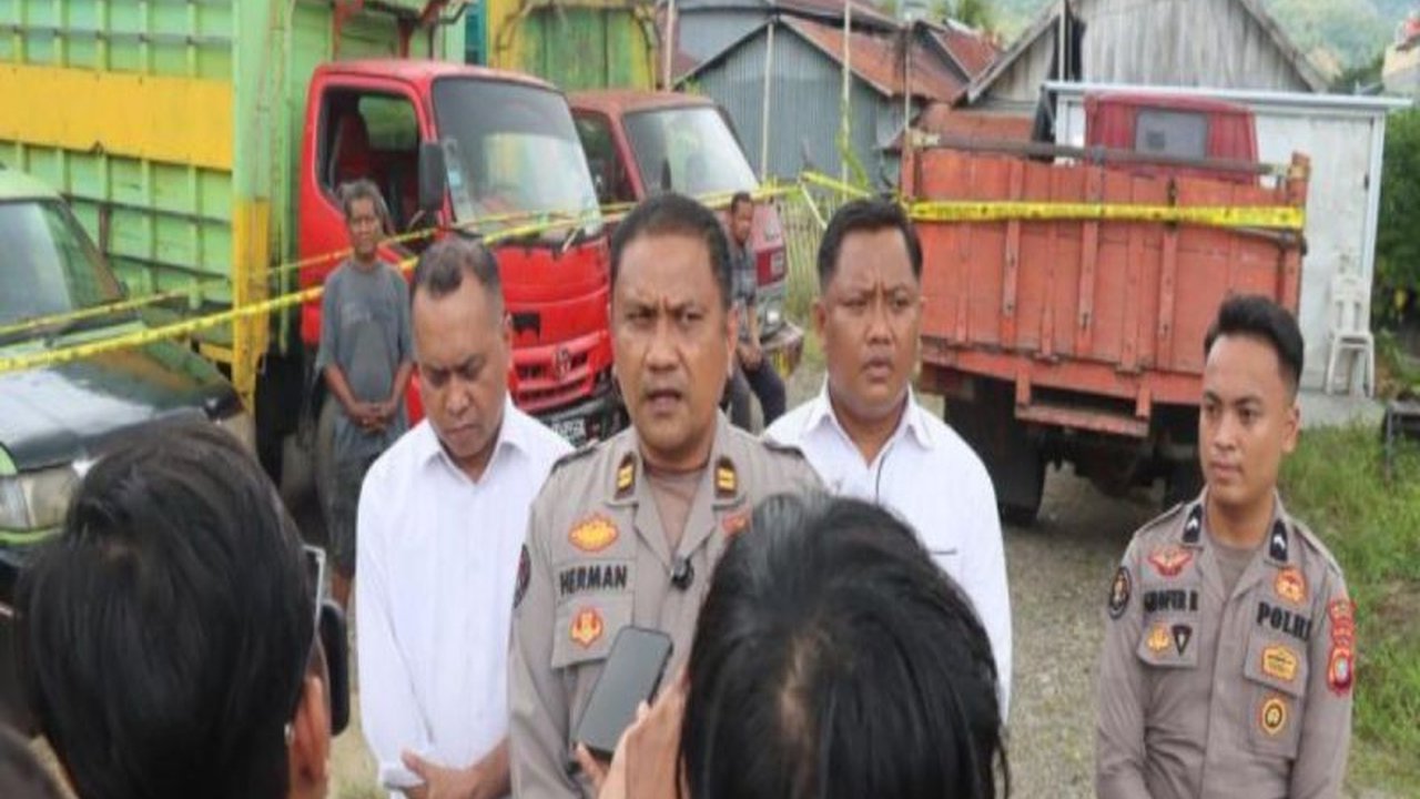 Polresta Mamuju berhasil membongkar jaringan penyalahgunaan BBM subsidi ilegal dengan menyita lima mobil tangki modifikasi. Terungkapnya praktik ini memicu kelangkaan dan antrean panjang di SPBU.