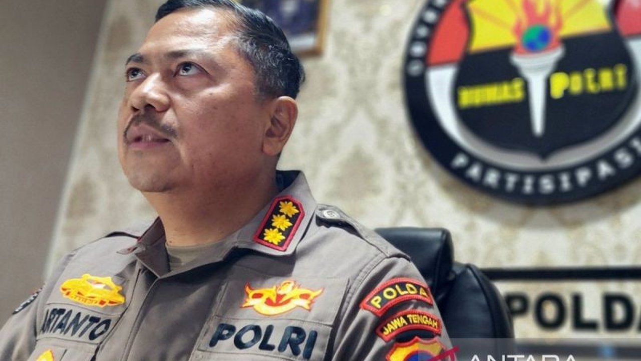 Briptu BTS, oknum polisi di SPN Polda Jawa Tengah, dijatuhi sanksi demosi 11 tahun dan patsus 20 hari oleh Komisi Kode Etik Polri atas dugaan pelanggaran kesusilaan, menegaskan komitmen Polri terhadap integritas.