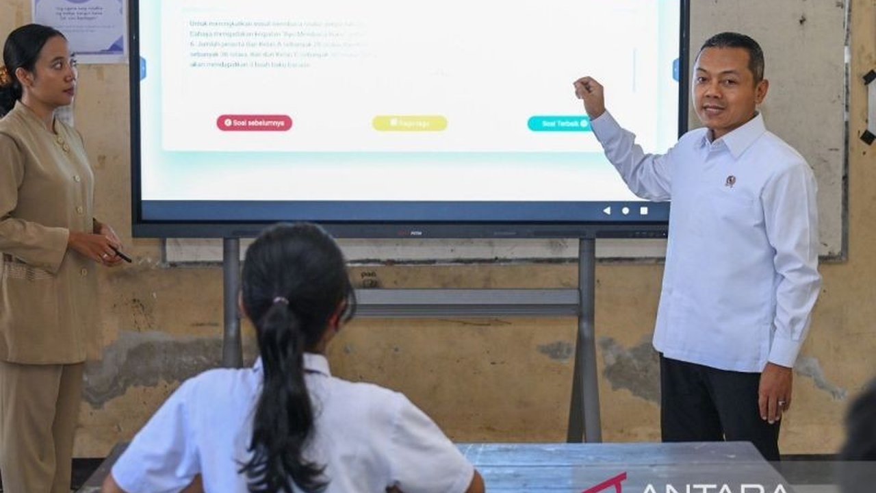 Wakil Menteri Pendidikan Dasar dan Menengah Fajar Riza Ul Haq menegaskan, penggunaan Interactive Flat Panel (IFP) bantu siswa pahami materi dan lebih siap hadapi Tes Kemampuan Akademik (TKA).