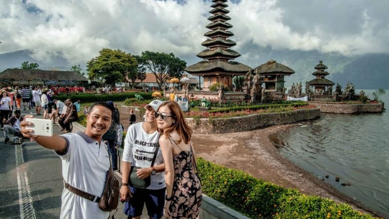 Kementerian Pariwisata dan Ekonomi Kreatif (Kemenekraf) bersama Kedutaan Besar Korea Selatan telah membahas isu penasihat perjalanan Bali yang sempat muncul, menegaskan komitmen untuk menjaga keamanan dan kenyamanan wisatawan.