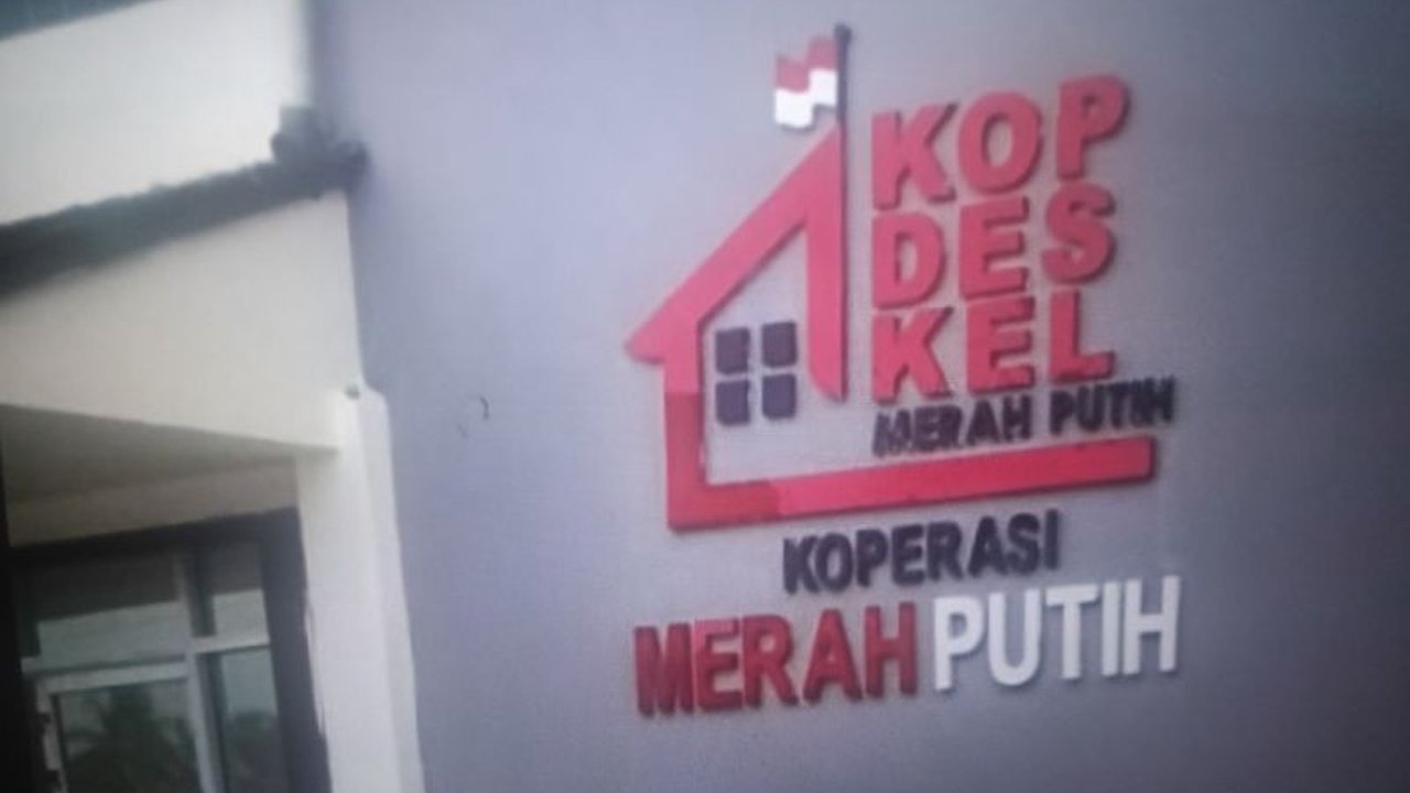 Dinas Koperasi UKM Agam mengumumkan empat Koperasi Desa Merah Putih (KDMP) telah memiliki gerai, sementara 14 KDMP lainnya sedang dalam tahap pembangunan, menunjukkan kemajuan signifikan pengembangan koperasi di Agam.