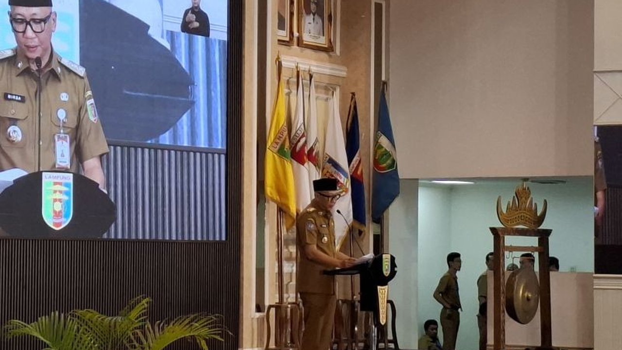 Gubernur Lampung Rahmat Mirzani Djausal menargetkan 2.651 desa di Provinsi Lampung mampu memproduksi dan menggunakan Pupuk Organik Cair pada tahun 2027, demi ketahanan pangan dan peningkatan ekonomi desa.