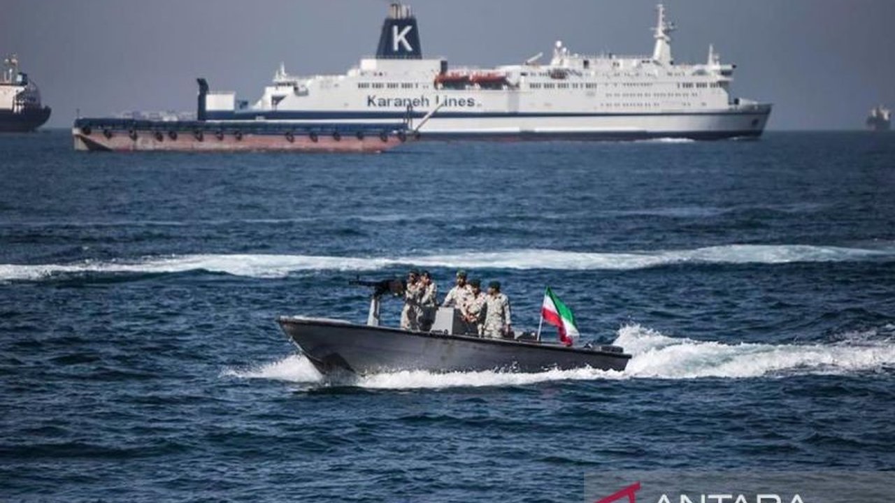 Menteri Pertahanan Australia Richard Marles menegaskan komitmen negaranya untuk memastikan Selat Hormuz tetap terbuka, mengingat gangguan di jalur vital ini berdampak serius pada pasokan bahan bakar global.