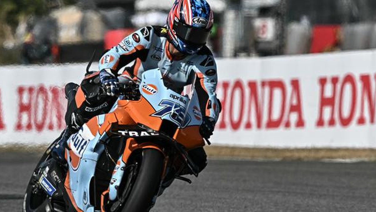 Rider MotoGP asal Jepang, Ai Ogura, sedang beraksi melakukan sesi Latihan resmi di Sirkuit Internasional Buriram, Thailand, kemarin. Ia menjadi sorotan setelah tampil apik di fase kualifik
