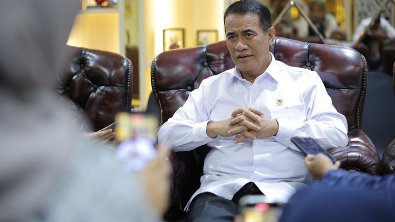 Kementerian Pertanian mempercepat target swasembada pangan nasional menjadi satu tahun melalui sembilan strategi terukur. Simak langkah-langkah inovatif pemerintah untuk memperkuat produksi dan ketahanan pangan Indonesia.