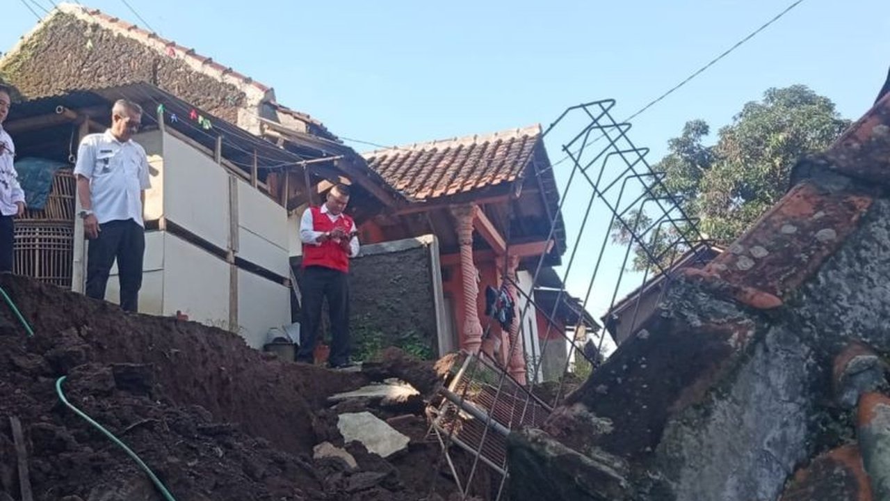 BPBD Garut mencatat puluhan kejadian bencana hidrometeorologi Garut, mulai dari banjir hingga longsor, masih terus melanda sejumlah wilayah di awal April 2026, menimbulkan kekhawatiran masyarakat.