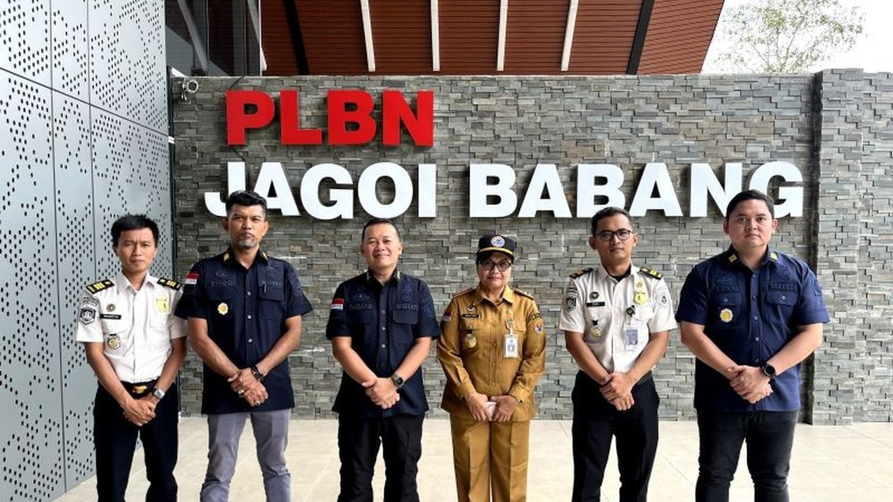 Kantor Imigrasi Singkawang intensifkan pengawasan dan tingkatkan pelayanan di PLBN Jagoi Babang, Bengkayang. Langkah ini bertujuan menjaga keamanan sekaligus mendukung mobilitas masyarakat perbatasan.