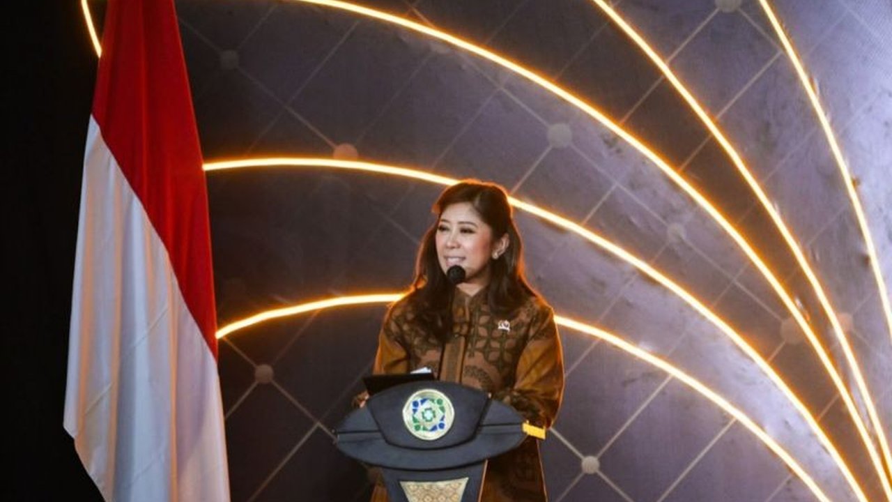 Menteri Komunikasi dan Digital (Menkomdigi) Meutya Hafid mendorong percepatan Transformasi Layanan Publik Digital di Indonesia, memastikan masyarakat mendapatkan akses layanan yang optimal dan relevan dengan gaya hidup digital mereka.