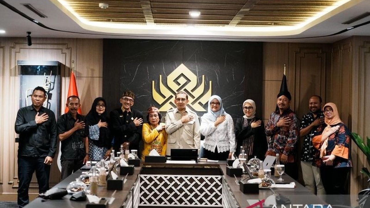 Pemerintah memberikan dukungan penuh terhadap upaya penguatan narasi sejarah dan implementasi hukum adat Tumbang Anoi, yang merupakan tonggak perdamaian Suku Dayak, demi pelestarian budaya nasional dan penegakan nilai-nilai luhur.