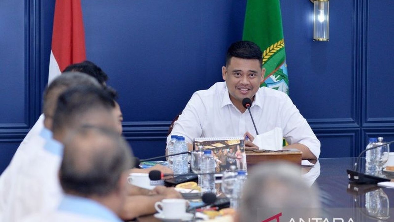 Gubernur Sumut Bobby Nasution terus menggenjot percepatan pembangunan hunian tetap bagi masyarakat terdampak bencana hidrometeorologi, dengan validasi data spesifik sebagai prioritas utama untuk realisasi di lapangan.