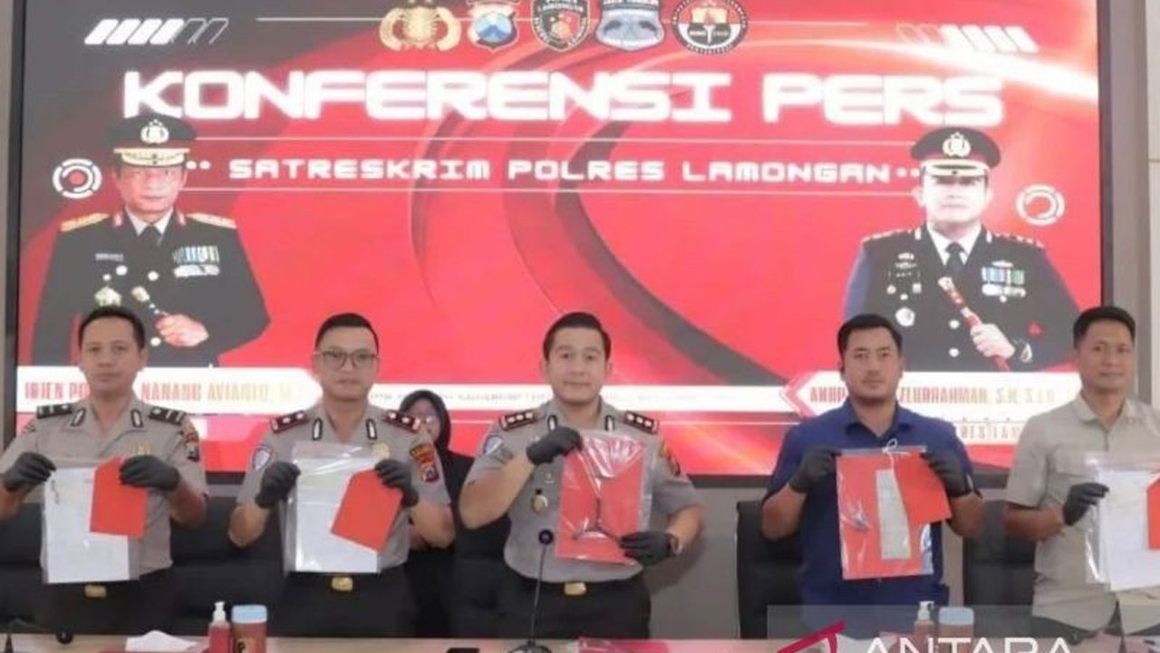 Polres Lamongan berhasil meringkus pelaku curanmor yang telah beraksi di 25 TKP sejak 2023. Simak modus operandi dan barang bukti yang diamankan dari para pelaku curanmor Lamongan.