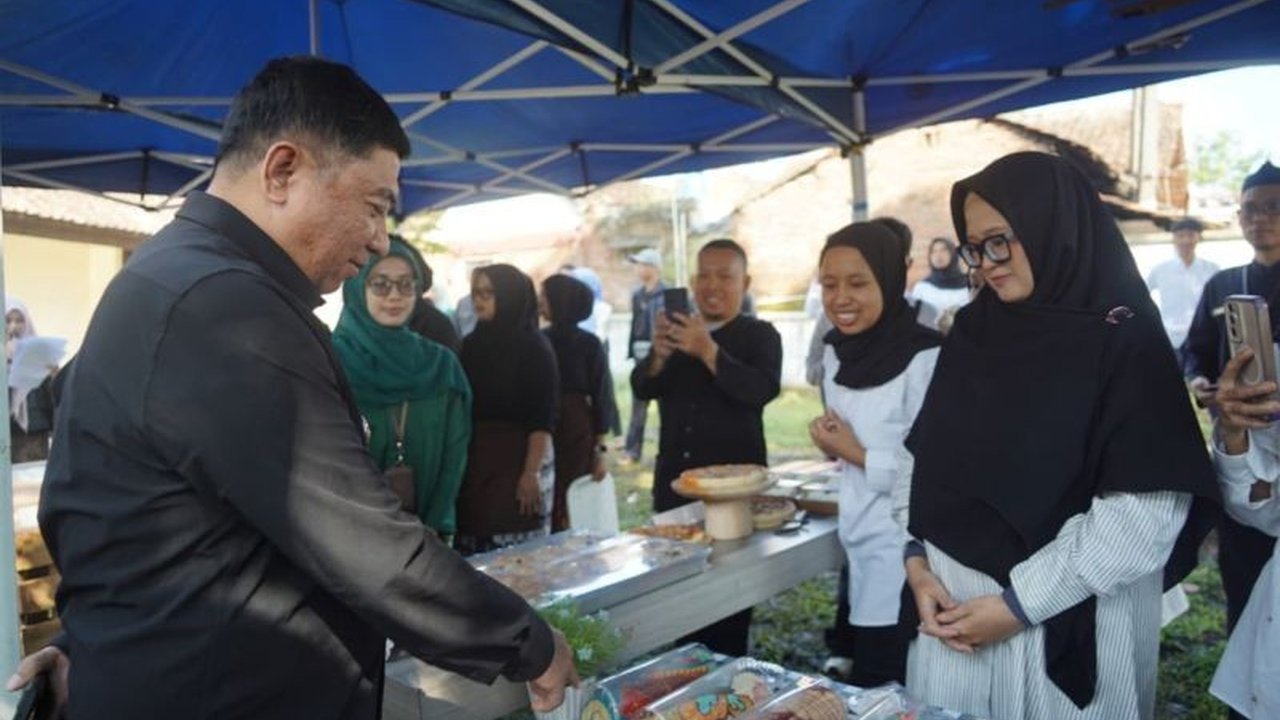 Pemerintah Kabupaten Garut serius berupaya mengurangi angka pengangguran dengan menggelar pelatihan kerja bagi 160 pencari kerja, membekali mereka dengan keahlian relevan agar siap menghadapi dunia industri.