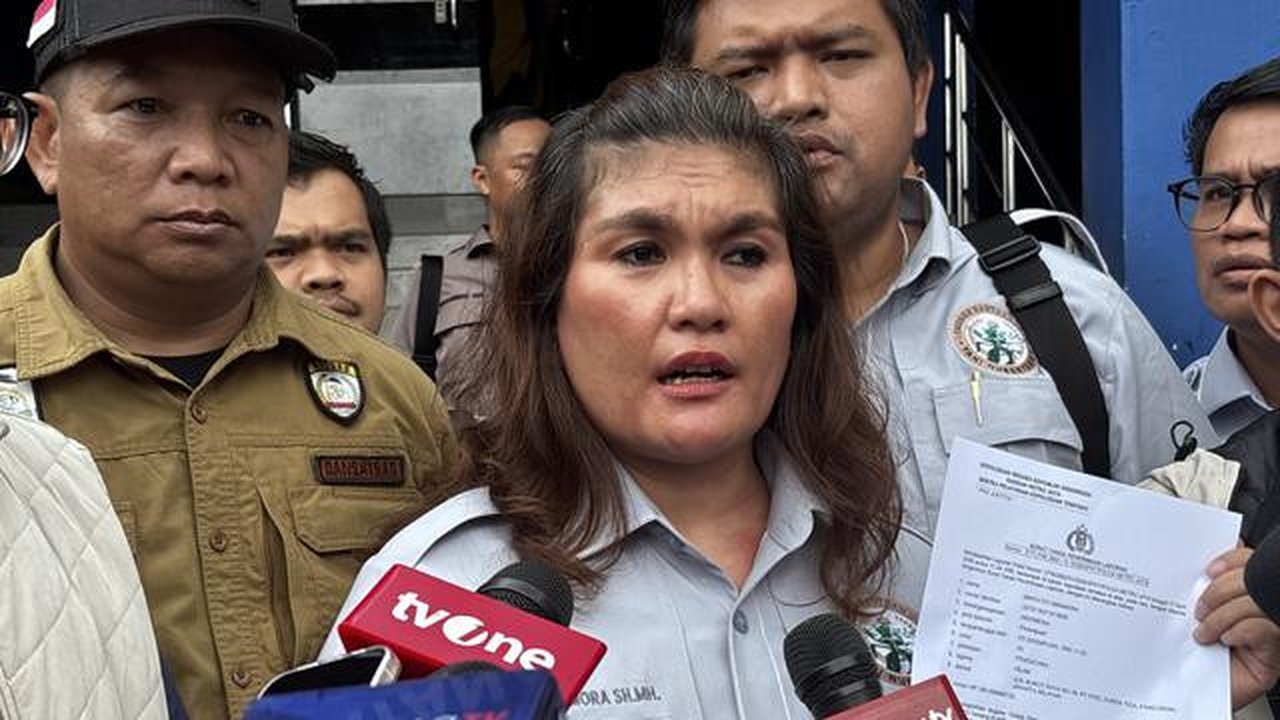 Tim advokasi LBH Tani Nusantara, Itho Simamora di Polda Metro Jaya yang melaporkan Dosen yang juga pengamat hukum tata negara, Feri Amsari, atas dugaan penyebaran hoaks dan penghasutan. (Foto