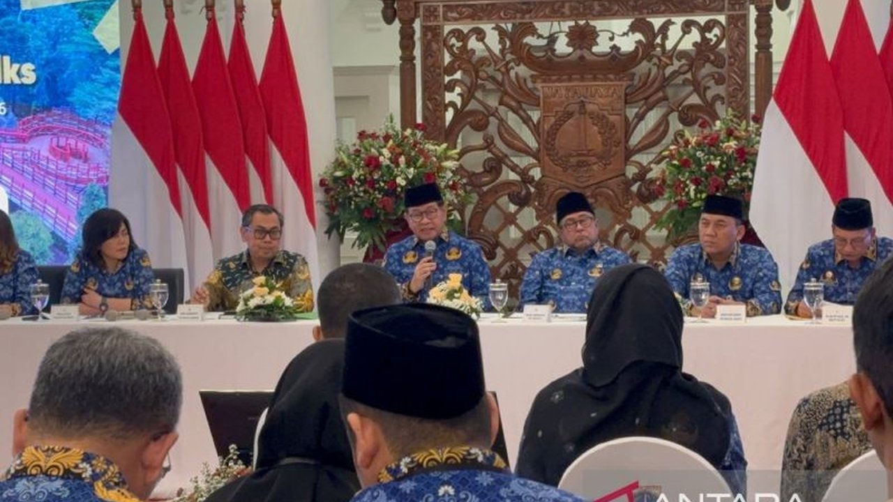 Gubernur DKI Jakarta Pramono Anung Wibowo menyoroti ego tinggi pejabat BUMD DKI Jakarta yang menghambat komunikasi dan sinergi, seperti terlihat pada kurangnya keterhubungan Ancol dan JIS.