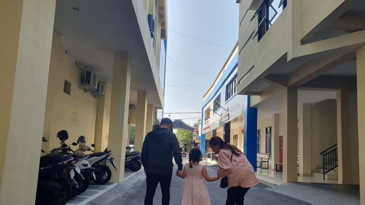 Kasus sengketa hak asuh anak yang melibatkan seorang nenek dan anak kandungnya di Tulungagung kini ditangani pihak kepolisian setelah upaya mediasi berkali-kali tidak membuahkan hasil. Konflik keluarga ini berpusat pada hak asuh seorang anak berusia enam.