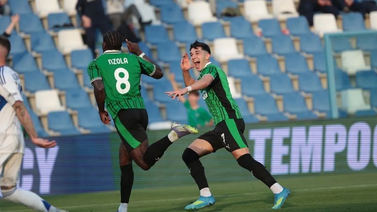 Bek Timnas Indonesia, Jay Idzes, menunjukkan performa solid sepanjang 90 menit saat Sassuolo meraih kemenangan penting 2-1 atas Como 1907 dalam lanjutan Liga Italia 2025/26.