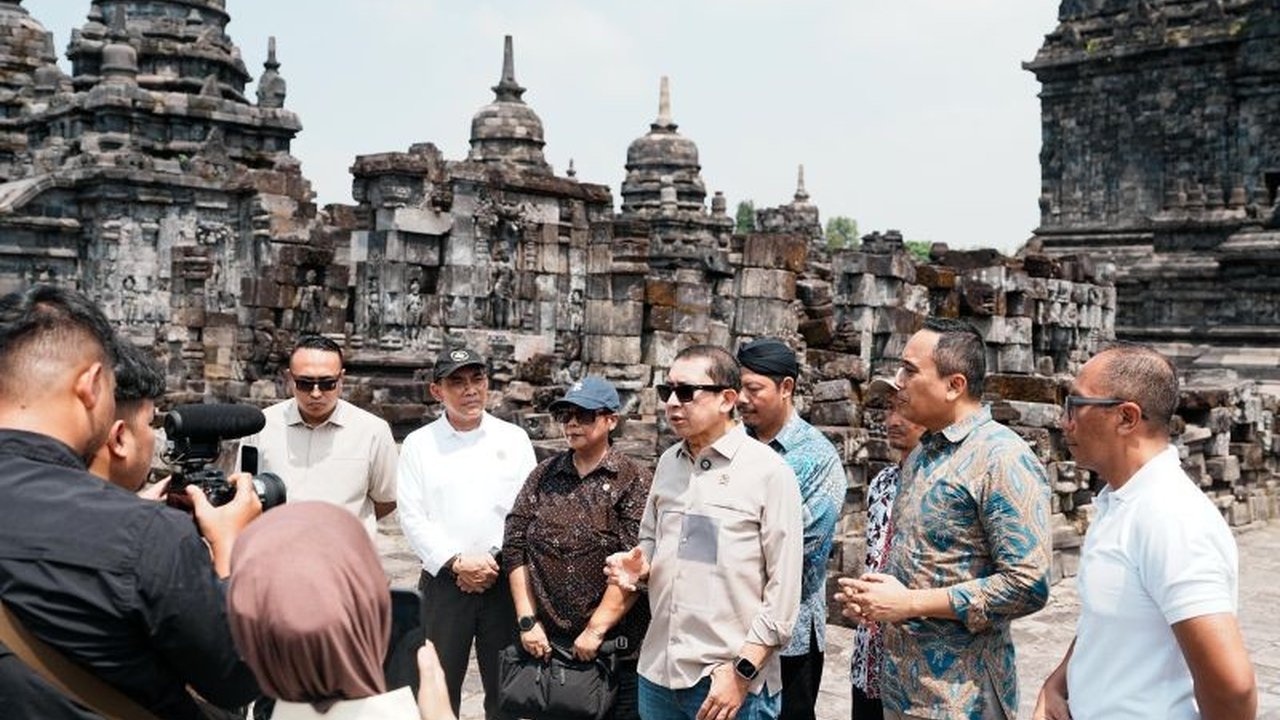 Menteri Kebudayaan Fadli Zon menyoroti urgensi Percepatan Restorasi Candi, seperti Candi Sewu dan Keraton Ratu Boko, demi melestarikan warisan budaya sekaligus mendorong pertumbuhan pariwisata dan ekonomi nasional.