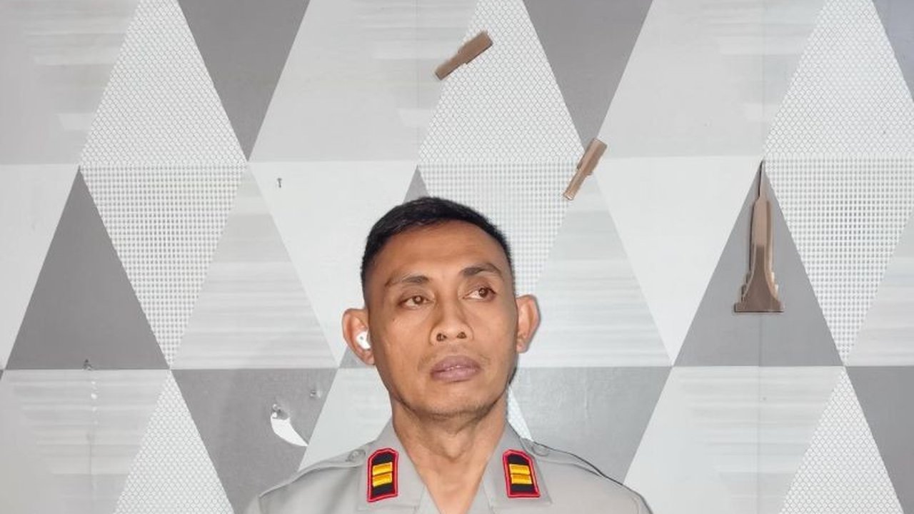 Polres Lebak bergerak cepat menyelidiki dugaan aktivitas menyimpang di sebuah grup Facebook yang meresahkan masyarakat. Penyelidikan Grup Facebook Polres Lebak ini fokus pada konten yang melanggar kesusilaan, termasuk potensi penyimpangan seksual.