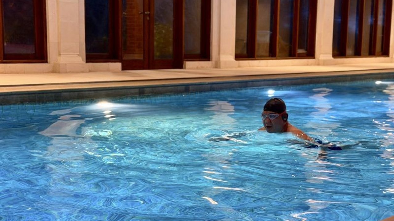 Sekretaris Dukungan Kabinet Teddy Indra Wijaya mengungkap rutinitas renang Presiden Prabowo Subianto setiap pukul 05.00 pagi di kediamannya, menjadi kunci menjaga kebugaran fisik di tengah padatnya agenda kenegaraan.