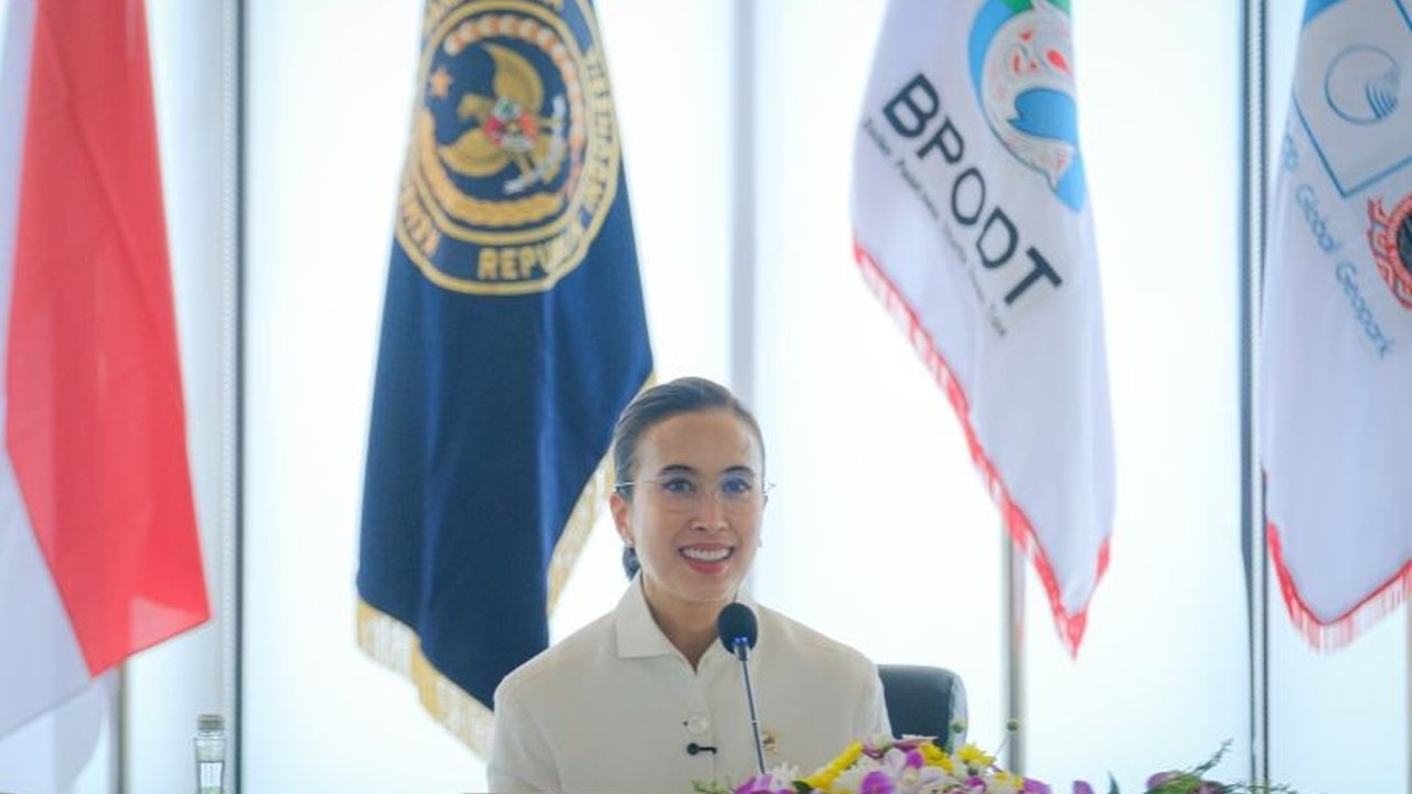 Menteri Pariwisata Widiyanti Putri Wardhana menegaskan pentingnya sinkronisasi master plan untuk Pengembangan Danau Toba, demi mewujudkan destinasi berkualitas dan berkelanjutan.