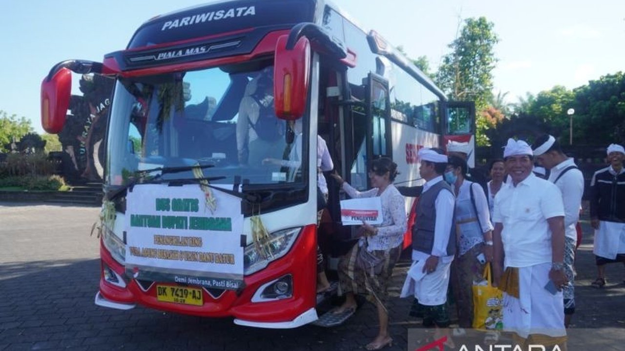 Pemerintah Kabupaten Jembrana merintis program bus gratis untuk upacara keagamaan, menawarkan solusi transportasi dan meringankan beban ekonomi warga. Bagaimana inisiatif Bus Gratis Jembrana ini akan berkembang?