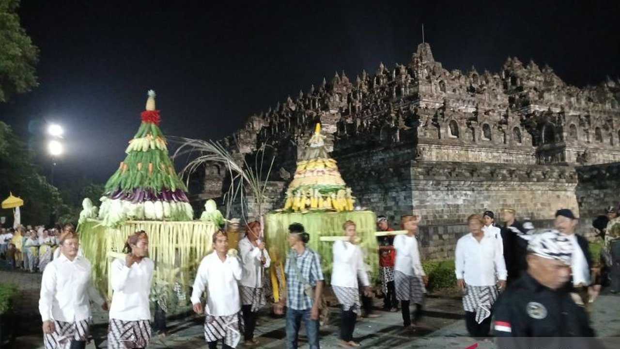 Untuk pertama kalinya, Kirab Pusaka Nusantara digelar di Candi Borobudur, Magelang, merayakan Hari Warisan Budaya Dunia dan Hari Keris Nasional. Acara ini menjadi momentum penting untuk meningkatkan kesadaran akan kekayaan budaya Indonesia.