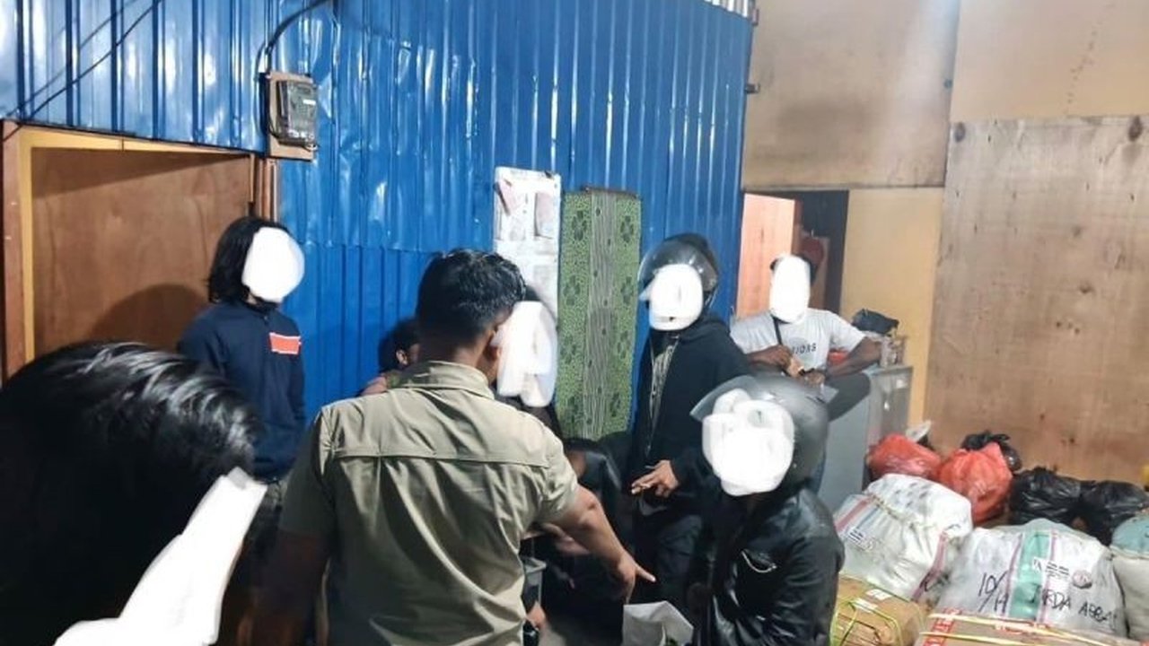 Polres Jayawijaya berhasil mengamankan seorang terduga pengedar sabu di Wamena setelah melakukan penyelidikan mendalam. Penangkapan ini menjadi bagian upaya serius memerangi peredaran narkotika di wilayah tersebut dan memutus mata rantai peredaran zat adi