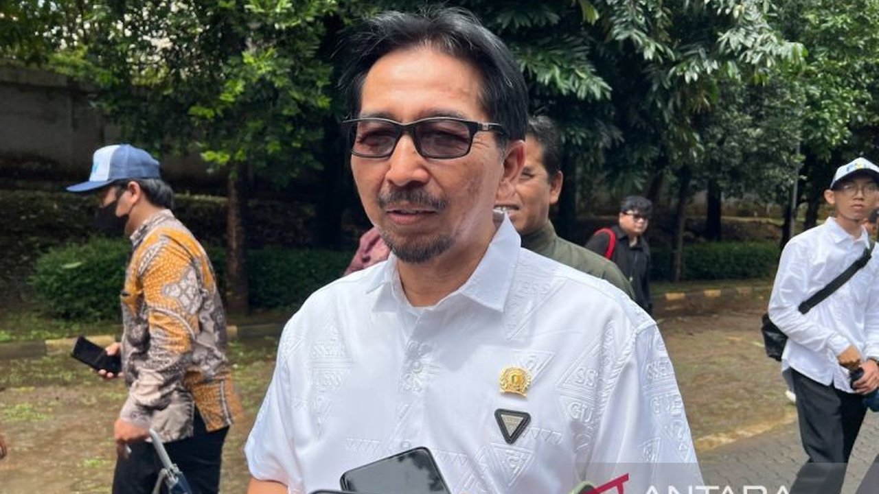 Badan Pangan Nasional (Bapanas) menjamin ketersediaan pasokan kedelai nasional tetap aman hingga akhir April 2026, khususnya bagi perajin tahu dan tempe, guna menjaga stabilitas harga dan keberlangsungan usaha. Pasokan kedelai ini dipastikan cukup untuk k