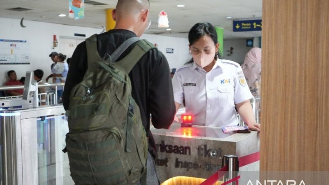 PT KAI Divre I Sumut memberikan diskon tiket khusus bagi anggota TNI aktif dalam rangka HUT ke-74 Kopassus, wujud apresiasi dan sinergi pengamanan.