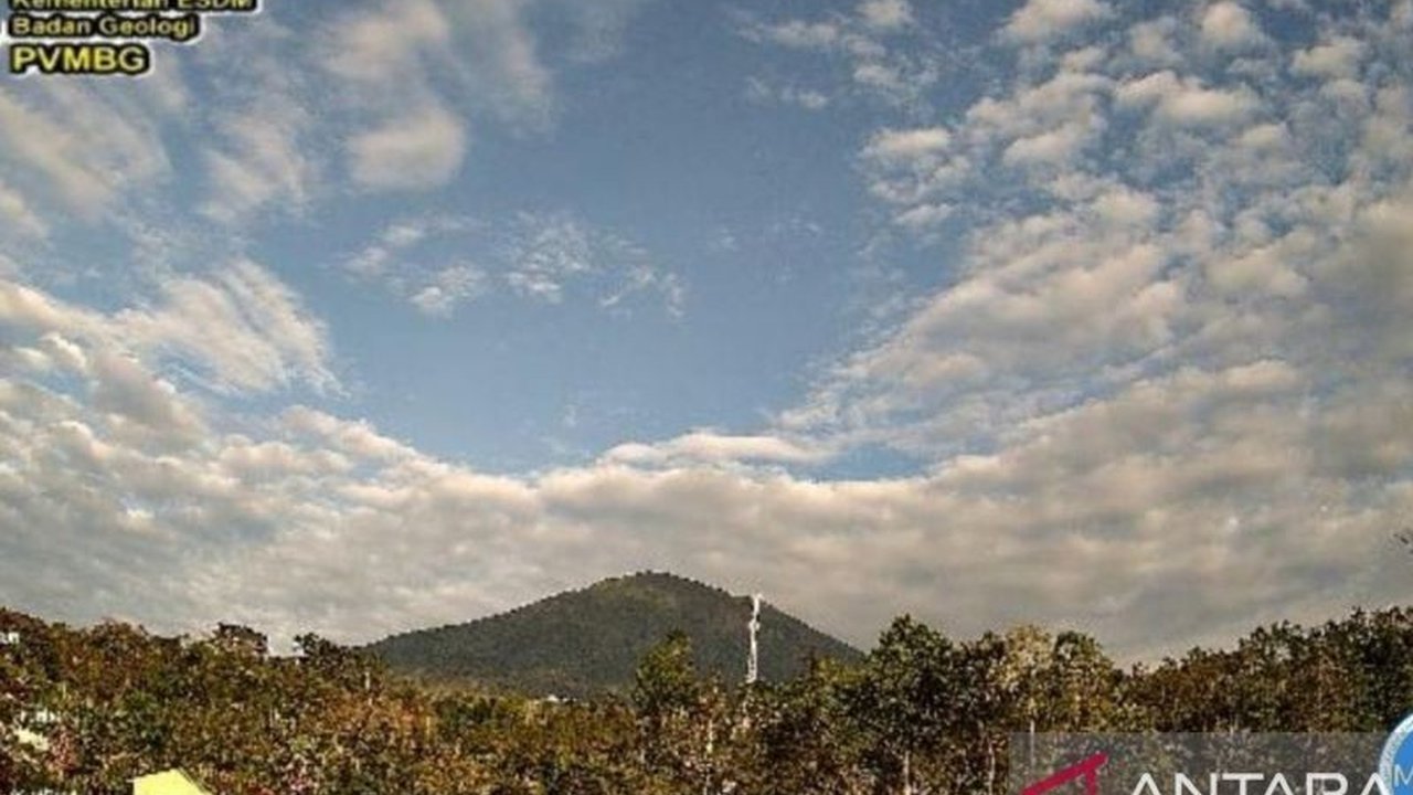 Pos Dempo mengingatkan warga terkait status erupsi Gunung Dempo yang berada pada Level II (Waspada). Masyarakat diimbau tidak mendekati kawah dan tetap tenang mengikuti arahan resmi mengenai status erupsi Gunung Dempo.