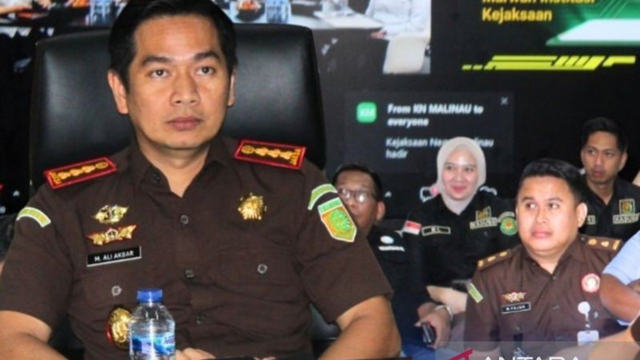 Kejaksaan Negeri (Kejari) Palembang mulai menerapkan mekanisme *plea bargaining* untuk mempercepat penanganan perkara pidana, sebuah langkah progresif menuju sistem peradilan yang lebih efektif dan humanis. Simak detail penerapannya!