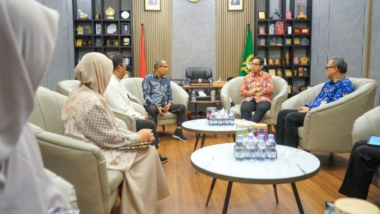 Pemerintah Kota Medan berkomitmen penuh untuk mendorong Sertifikasi Halal bagi UMKM lokal, menjadikannya motor penggerak utama dalam meningkatkan daya saing produk di pasar yang lebih luas dan global.