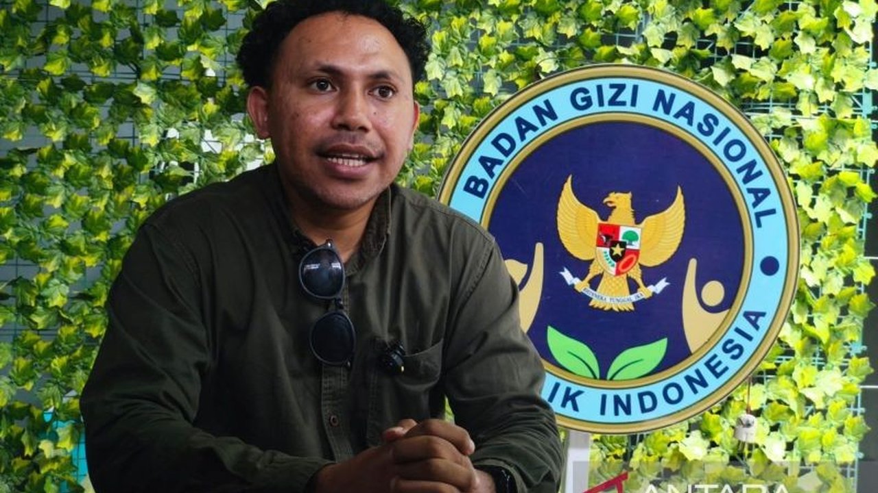 Badan Gizi Nasional (BGN) Nabire berinovasi dengan putra asli Papua, mengembangkan sistem digital untuk meningkatkan transparansi Program Makan Bergizi Gratis (MBG) di daerah.